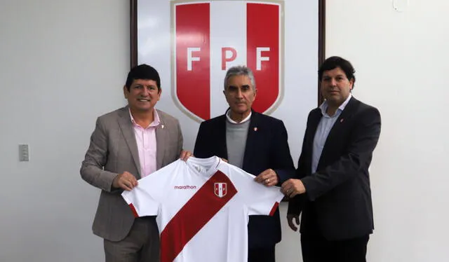 Oblitas como Director General de Fútbol.