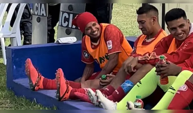 Reimond Manco fue suplente en partido ante Santos. (Foto: Twitter) Reimond Manco fue suplente en partido ante Santos. (Foto: Twitter)