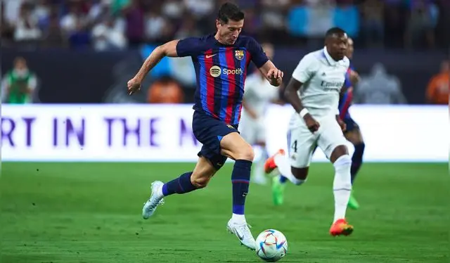 Robert Lewandowski es la nueva estrella del Barcelona. Robert Lewandowski es la nueva estrella del Barcelona.