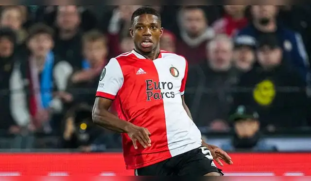  Tyrell Malacia jugó 136 partidos en Feyenoord.   