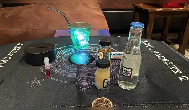 ¿Un vaso que flota? La ilusión óptica que ha confundido a más de un barman