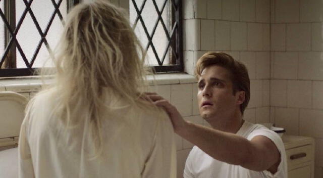En la serie biográfica del cantante se muestra el sufrimiento del mismo por la búsqueda de su madre. Foto: Netflix.   