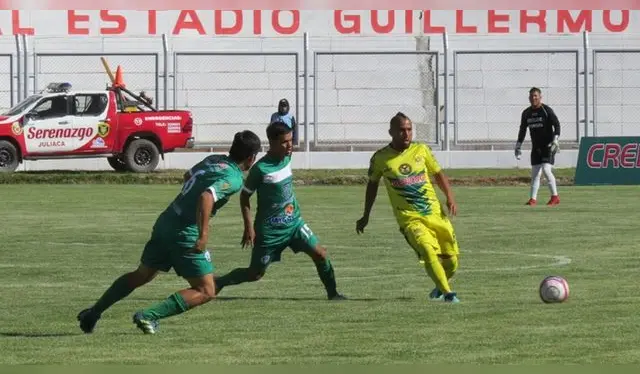  El Arturo Vidal peruano jugando en la Copa Perú.   