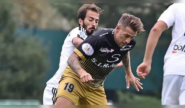  Germán Denis usa el dorsal 19 en Real Calepina.   