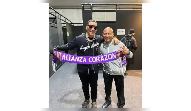 <strong>Daddy Yankee y dueño de Cevichería 'Mi Barrunto'</strong>   