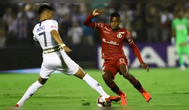 Enmanuel Paúcar con Universitario en un clásico ante Alianza Lima. Enmanuel Paúcar con Universitario en un clásico ante Alianza Lima.