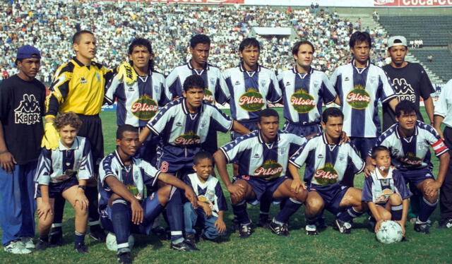 Alianza Lima y su equipo campeón de 1997.   