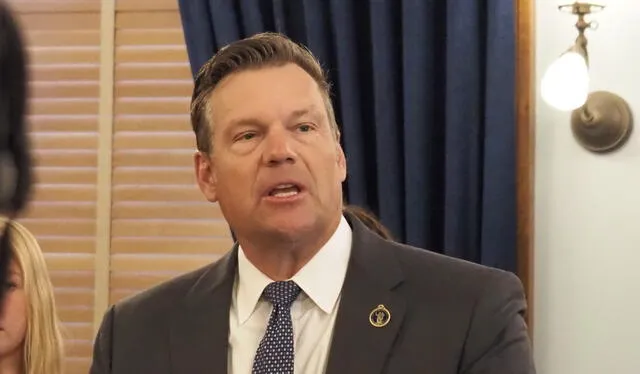 <em>Kris Kobach, asesor de transición de Donald Trump.</em>
