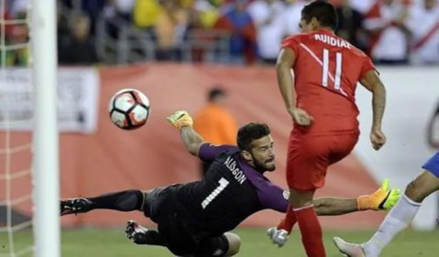 Raúl Ruidiaz y el gol con la mano ante Brasil
