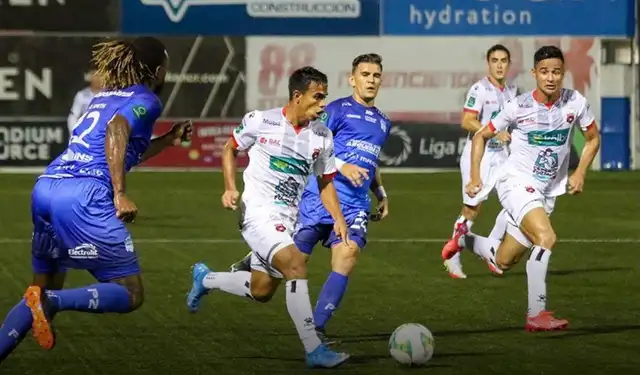 Alajuelense contra Pérez Zeledón. Alajuelense contra Pérez Zeledón.