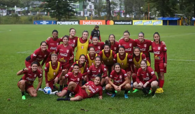 Selección Peruana femenina tras entrenan en Colombia