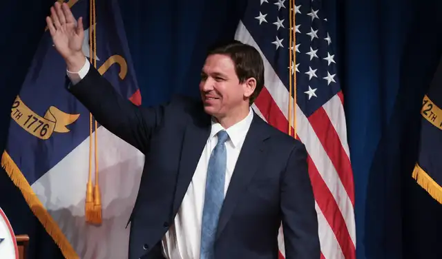 El proyecto de ley de DeSantis establece que los inmigrantes indocumentados podrían ser condenados con penas severas.