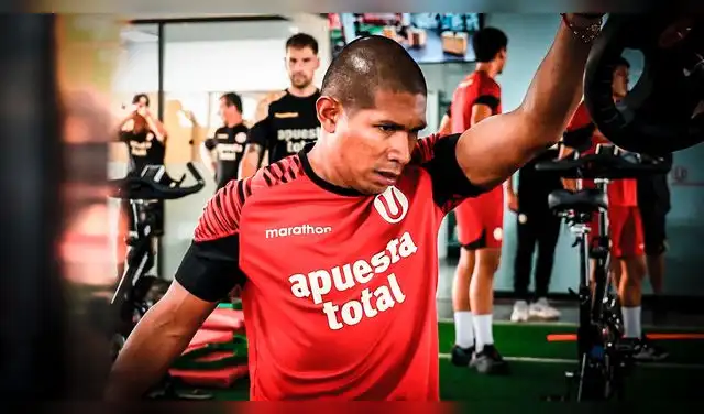 Edison Flores, Universitario Edison Flores, Universitario