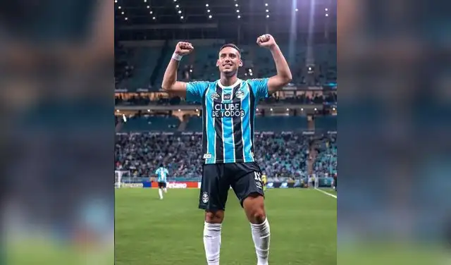 Erick Noriega ganó su primer título con Gremio.  