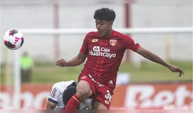 Edu Villar es futbolista de Sport Huancayo y juega de pivote