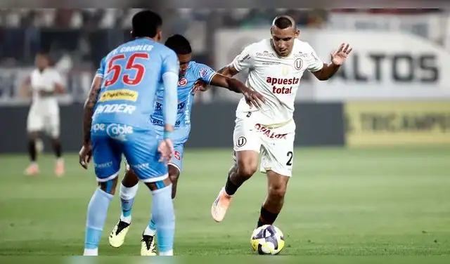 Universitario vs Garcilaso en el partido del Clausura 2025.  