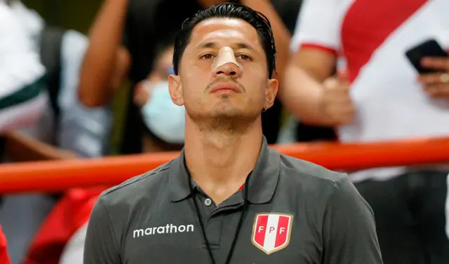 Gianluca Lapadula con la Selección Peruana