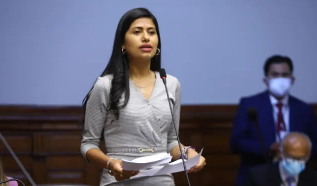 Diana Gonzales cumpliendo funciones en el Congreso de la República   