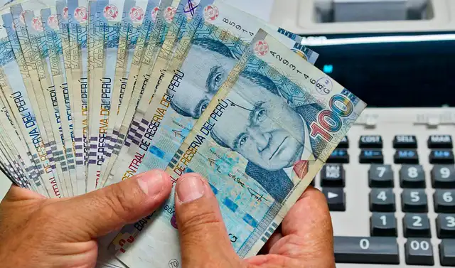 La grati equivale a un sexto del sueldo de cada mes laborado entre enero y junio. La grati equivale a un sexto del sueldo de cada mes laborado entre enero y junio.
