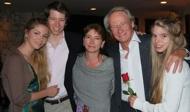 Anya Taylor-Joy con su familia.   