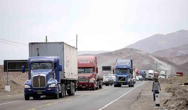 Camiones de carga pesada en el Perú.