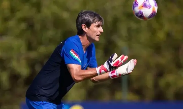  Óscar Ibañez es el preparador de arqueros de Vélez Sarsfield.   