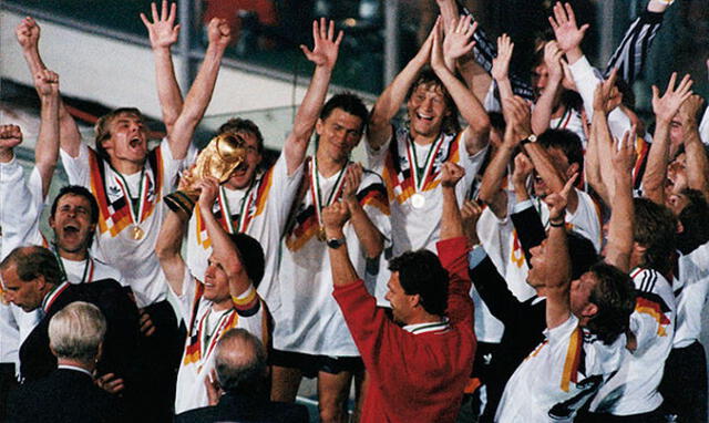 Alemania celebrando el campeonato de 1990. Alemania celebrando el campeonato de 1990.