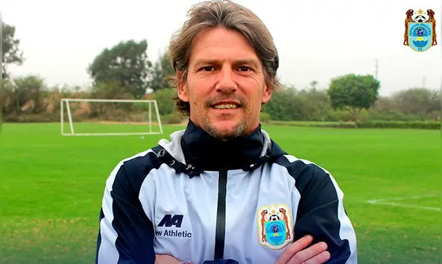 Carlos Desio llegó al Perú en 2021 para ser DT de Binacional Carlos Desio llegó al Perú en 2021 para ser DT de Binacional