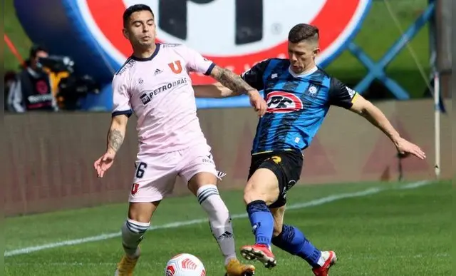 U. de Chile contra Huachipato en la temporada 2022.