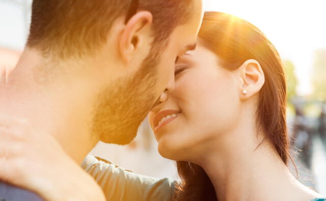 curiosidades, ¿Por qué cerramos los ojos cuando nos besamos, según estudio?