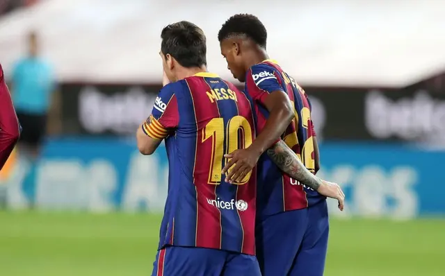 Ansu Fati junto a Lionel Messi en FC Barcelona