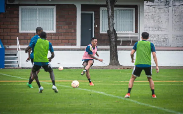 Christian Cueva tuvo su primer entrenamiento con Emelec   