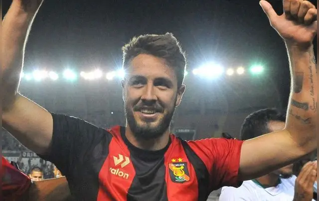 Alec Deneumostier no jugará ante Cristal.