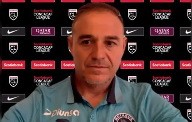 Hernán Medina es DT de Motagua.