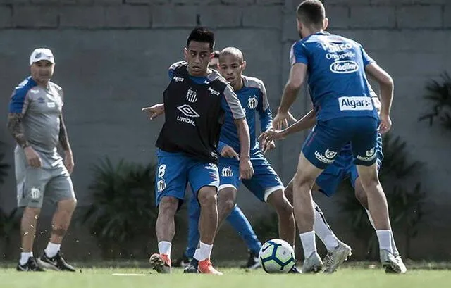 Cueva con Santos FC Cueva con Santos FC