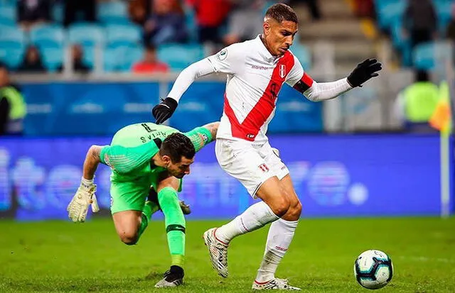 Paolo Guerrero hizo sufrir a Gabriel Arias
