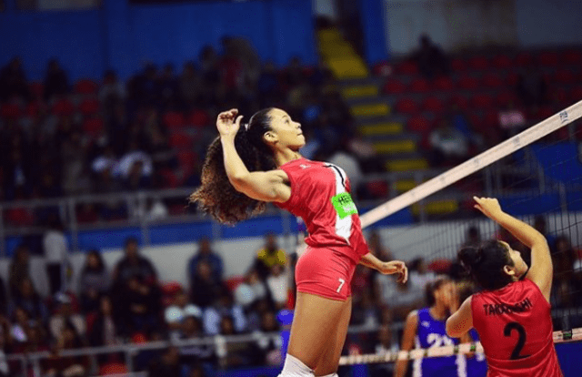 Flavia Matos con la Selección Peruana de Vóley.   