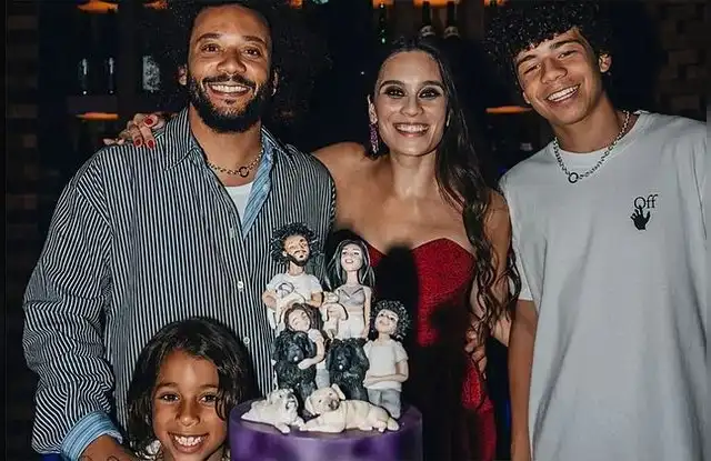 Marcelo con su familia. Marcelo con su familia.