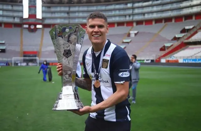 Sebastián Gonzáles Zela salió campeón con Alianza Lima en la temporada 2021. Sebastián Gonzáles Zela salió campeón con Alianza Lima en la temporada 2021.