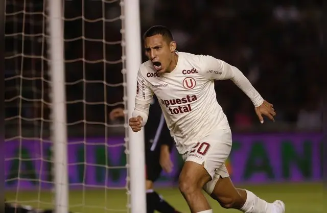 Alex Valera celebrando su gol ante Melgar en Arequipa