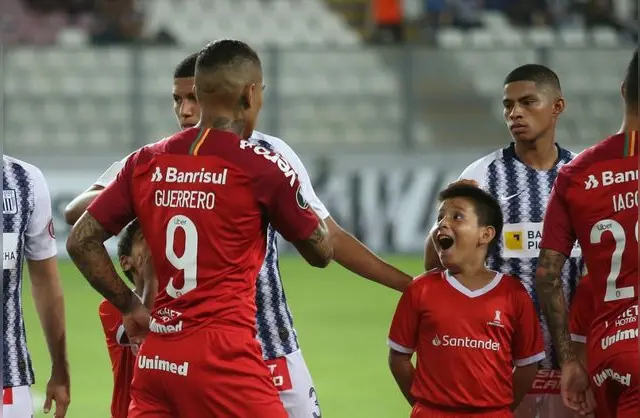 Paolo Guerrero contra Alianza Lima en el 2019.