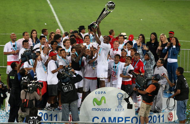 Juan Aurich, campeón del Torneo Descentralizado 2011   