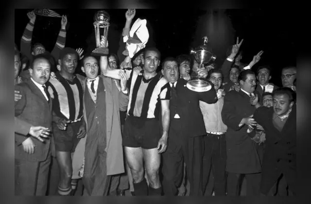 Juan Joya Cordero ganando la Libertadores con Peñarol.