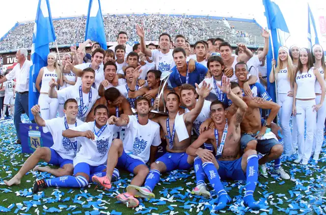 Vélez Sarsfield campeón Torneo Inicial 2012 con Gino Peruzzi y Ricardo Gareca.   