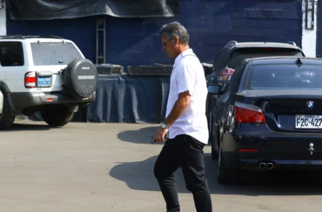 Pablo Bengoechea saliendo de Alianza Lima   