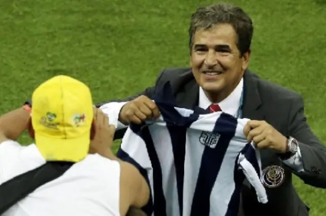 Jorge Luis Pinto con camiseta de Alianza Lima