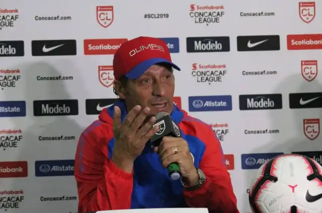 Pedro Troglio es el DT de Olimpia.