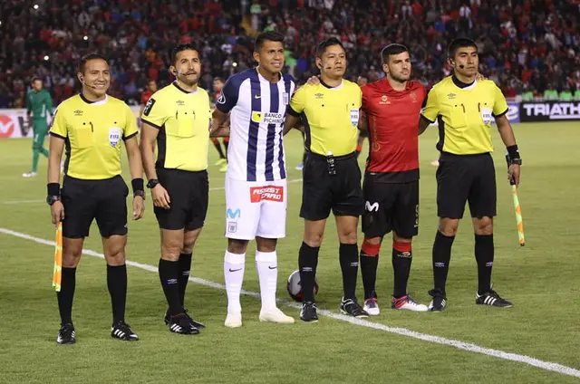Rinaldo Cruzado con la camiseta de Alianza Lima en un partido ante Melgar en Arequipa.   