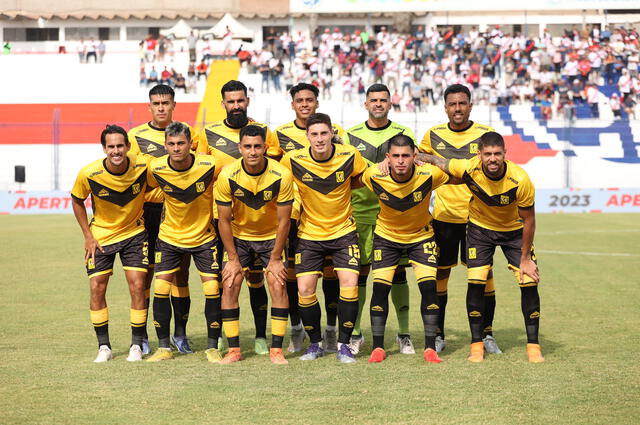 El once titular de Cantolao con Guarderas, Ramírez y Leyes. El once titular de Cantolao con Guarderas, Ramírez y Leyes.