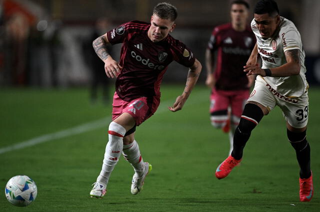 Franco Mastantuono Universitario 